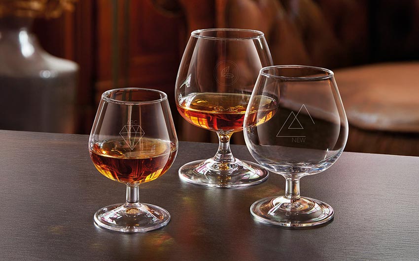 Marcado Láser en Copas de cristal el mejor aliado de tu Marca